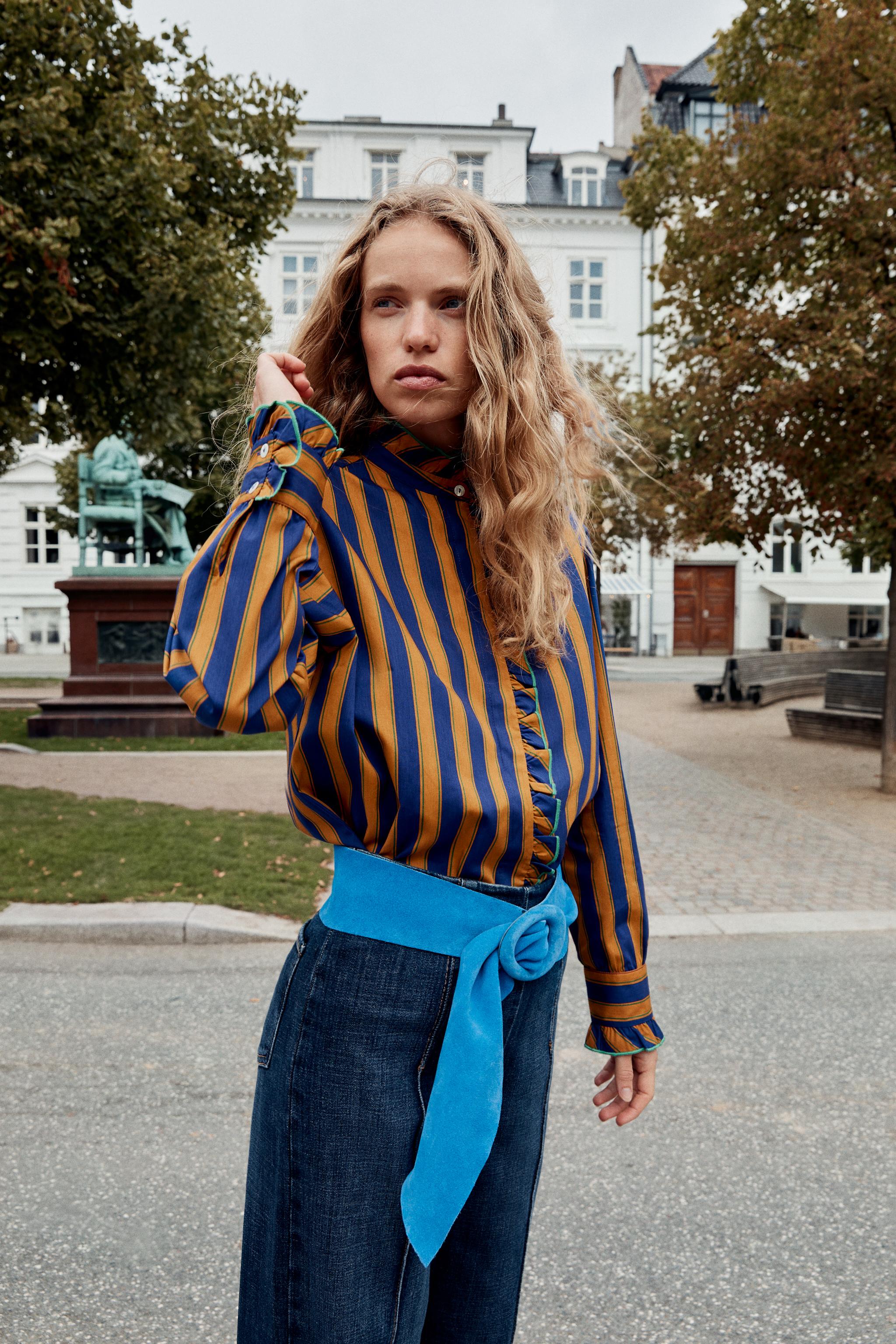 STRIPED RUFFLE BLOUSE